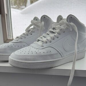WoMen's Nike 9.5 White High-Top Sneakers - Classic All-White Design